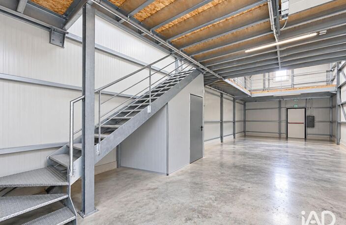 Location Local d'activités 204 m&sup2; — photo 3