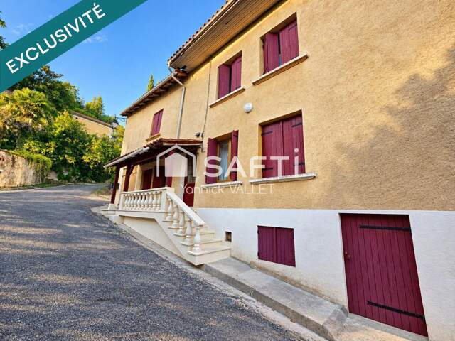 Maison de village à vendre à St Aquilin — photo du bien