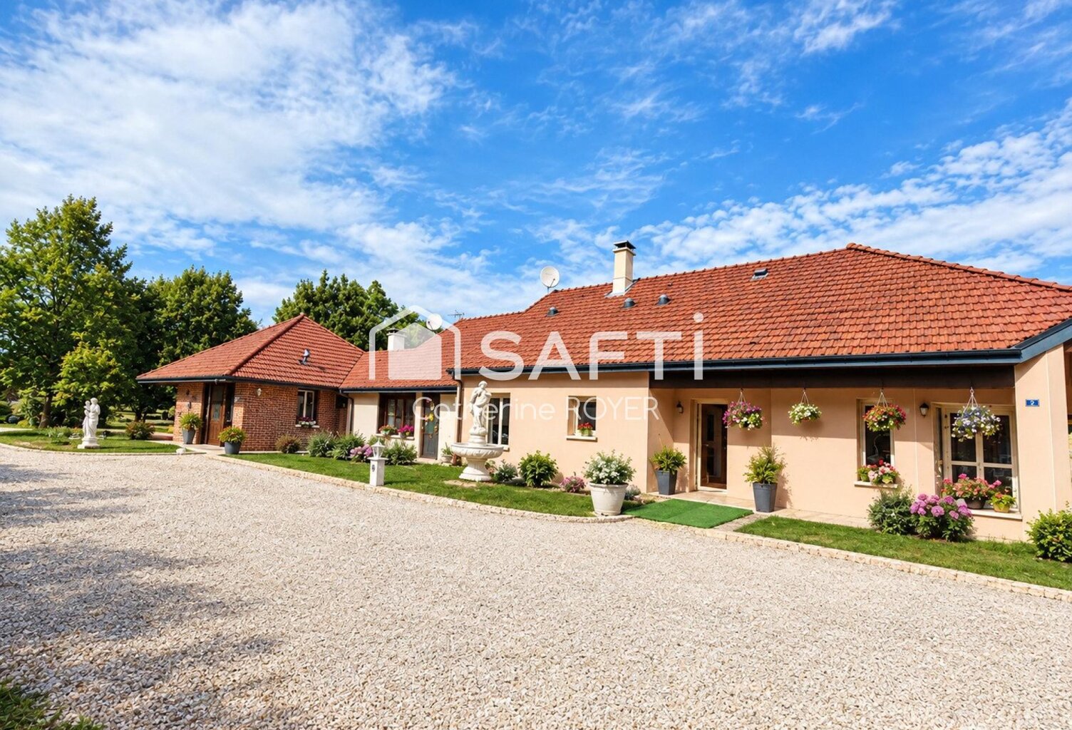 Maison de plain-pied avec dépendances et accès au doubs — photo 1