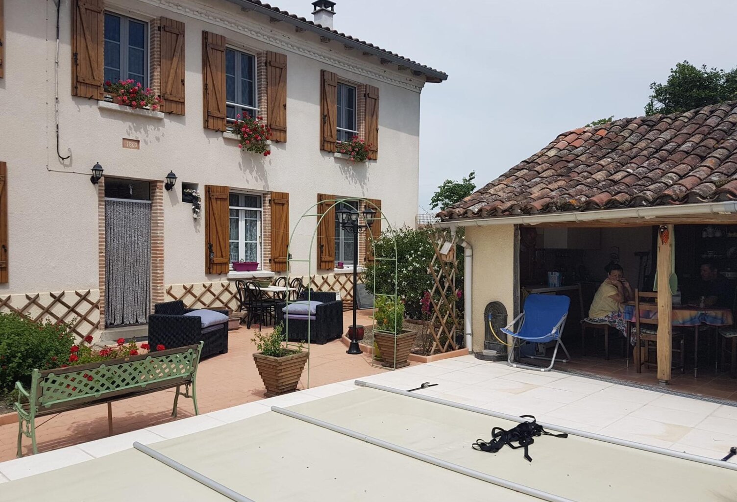 Maison de village avec jardin et piscine — photo 1