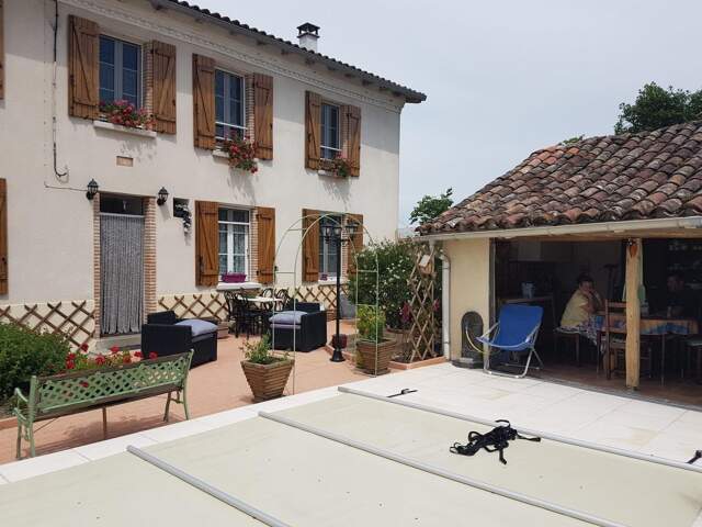 Maison de village avec jardin et piscine — photo du bien