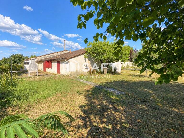 Maison de plain-pied + dépendances - Jardin - Beau potentiel — photo 1