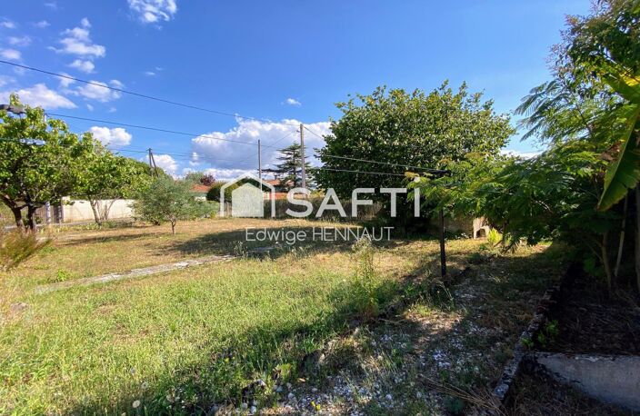 Maison de plain-pied + dépendances - Jardin - Beau potentiel — photo 4