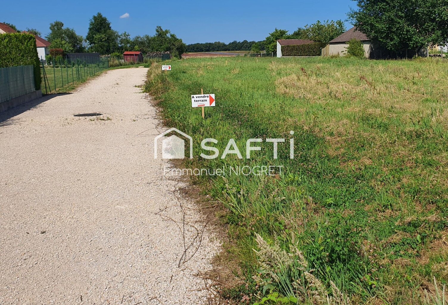Terrain plat constructible de 600 m² — photo 1