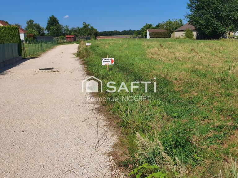 Terrain plat constructible de 600 m² — photo 1