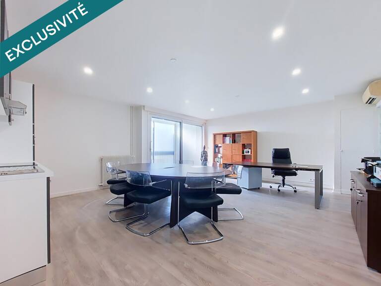 Grand T2 rénové avec loggia fermée, garage et cave — photo 1