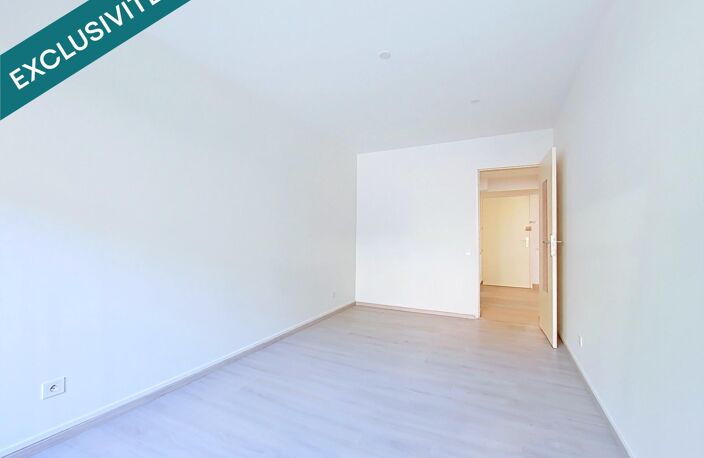 Grand T2 rénové avec loggia fermée, garage et cave — photo 2