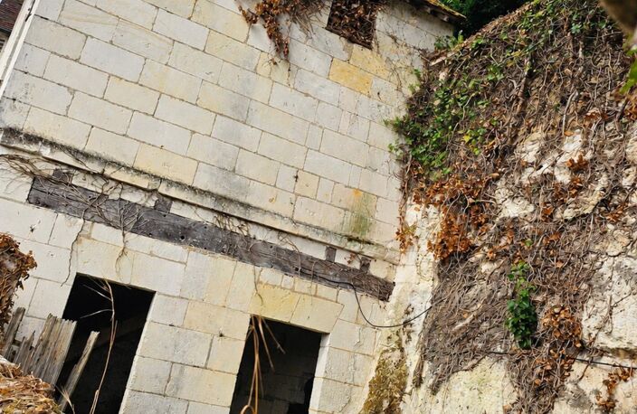 Maison en pierre à rénover avec terrain constructible — photo 2
