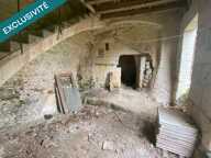 Maison en pierre à rénover avec terrain constructible — photo 4