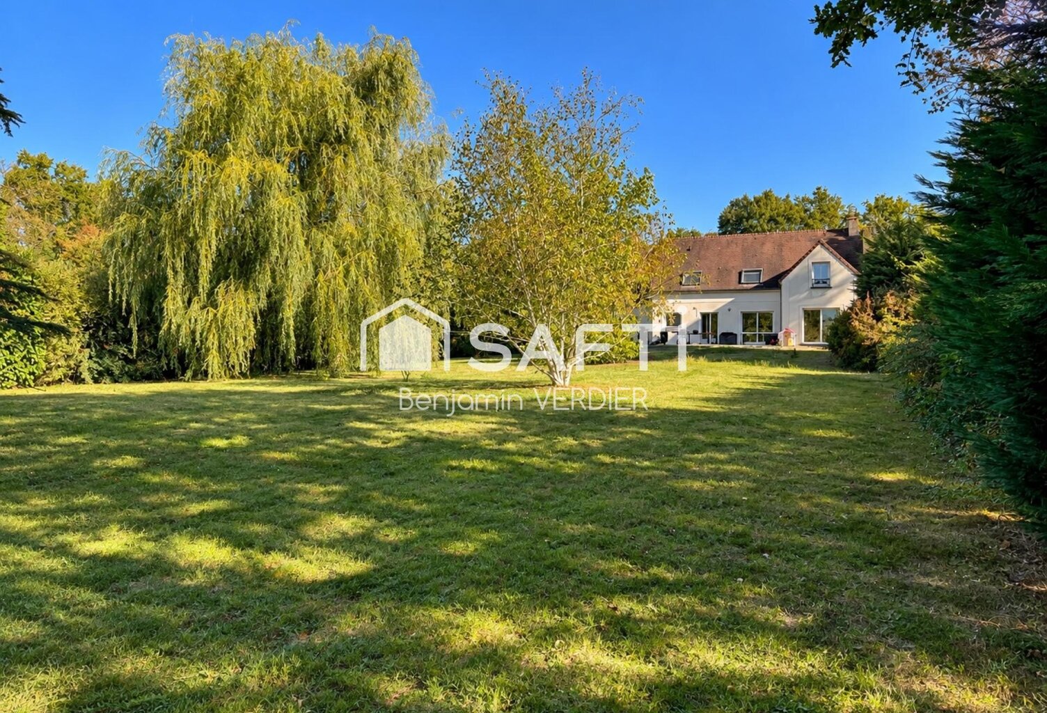 Maison familiale 5 chambres  terrain 2 433 m² — photo 1