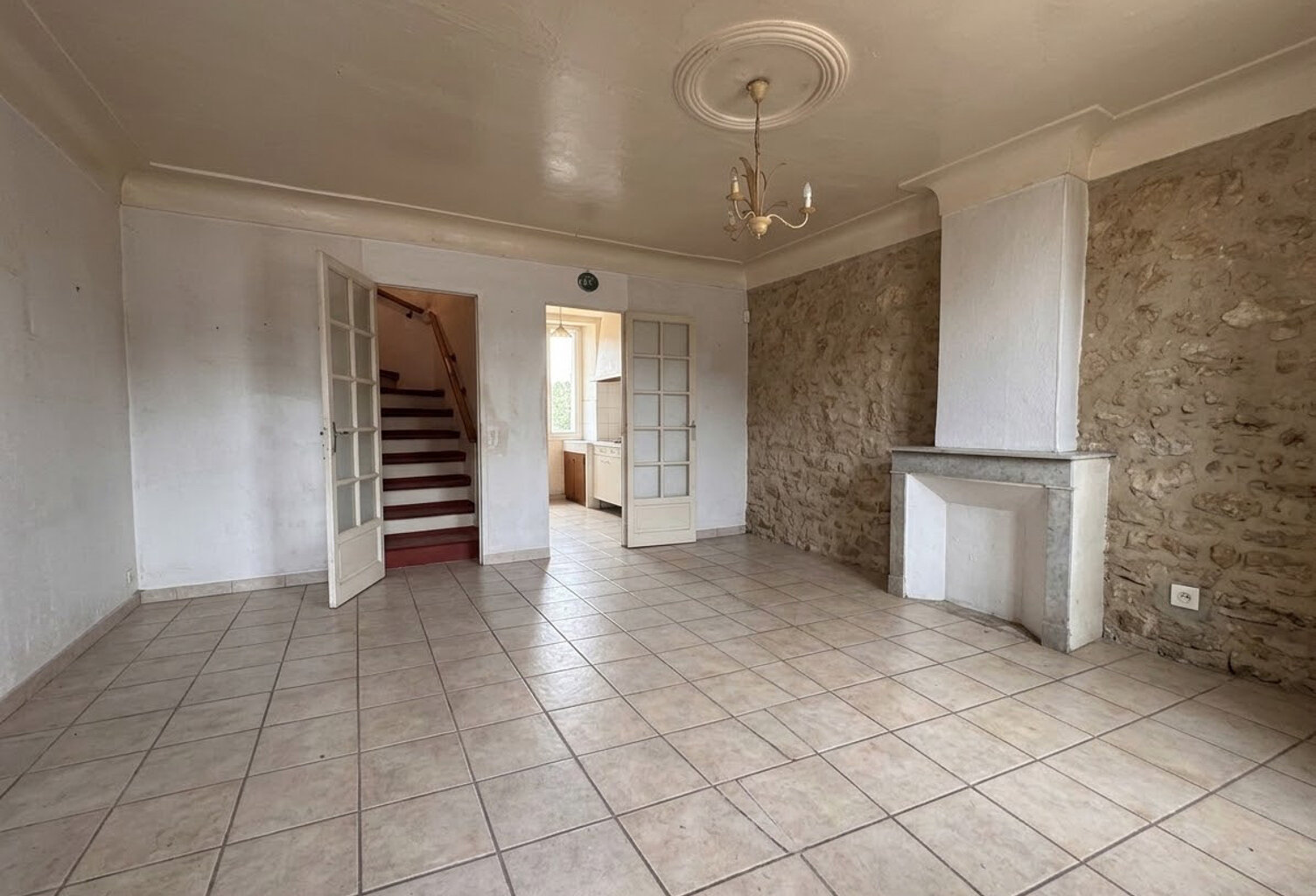 MAISON DE VILLAGE T4 AVEC GARAGE A VENDRE SUR PEYROLLES EN P — photo 1
