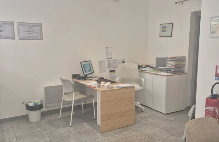 Local commercial avec climatisation à Salon-de-Provence — photo 4