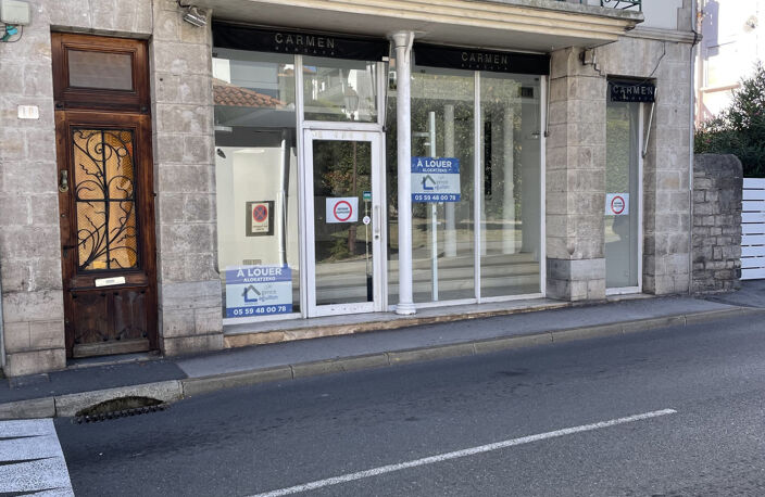 LOCAL COMMERCIAL/ PROFESSIONNEL DE 97 M2 HENDAYE COEUR DE VI — photo 2