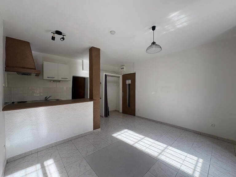 Studio - 3 place de Guin — photo 1