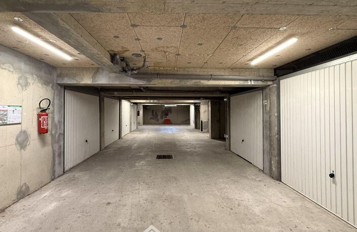 Garage - 15m² - Bastia — photo 2