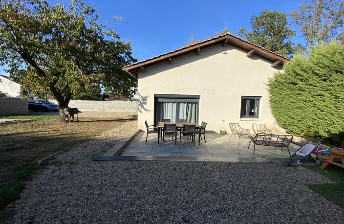 Vente maison 4 pièces 107 m² Montmerle-sur-Saône (01090) — photo 2