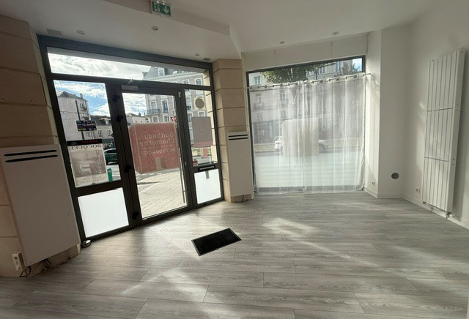 LOCAL COMMERCIAL OU PROFESSIONNEL A LOUER ANGERS CENTRE — photo 1