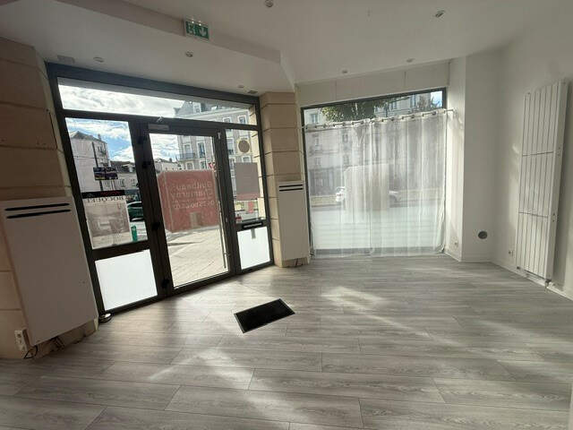 LOCAL COMMERCIAL OU PROFESSIONNEL A LOUER ANGERS CENTRE — photo du bien