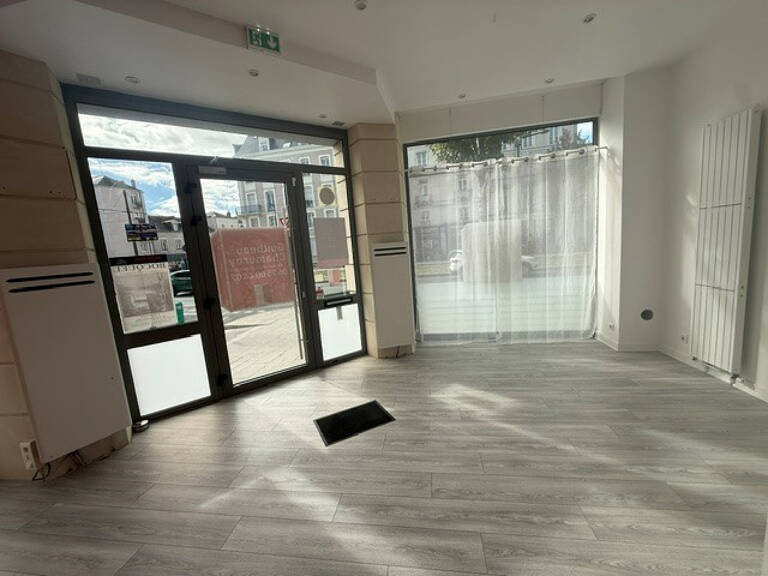 LOCAL COMMERCIAL OU PROFESSIONNEL A LOUER ANGERS CENTRE — photo 1