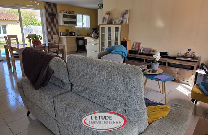 STE PAZANNE PROCHE BOURG : plain pied de 82 m2, 3 chambres, — photo 2
