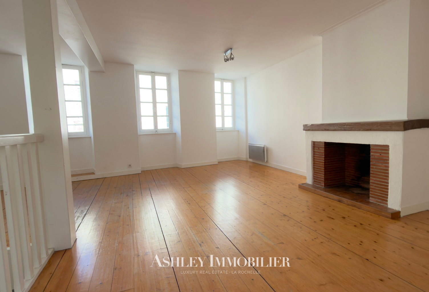 A VENDRE IMMEUBLE - CENTRE VILLE LA ROCHELLE — photo 1