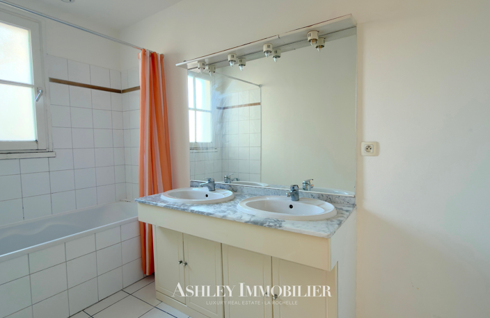 A VENDRE IMMEUBLE - CENTRE VILLE LA ROCHELLE — photo 4
