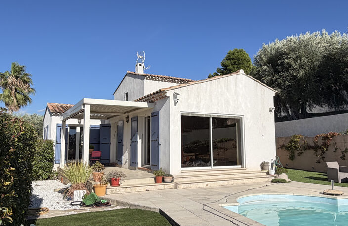 Villa lumineuse avec vue dégagée et piscine. — photo 2