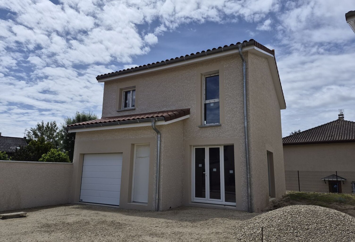 Maison avec garage — photo 1