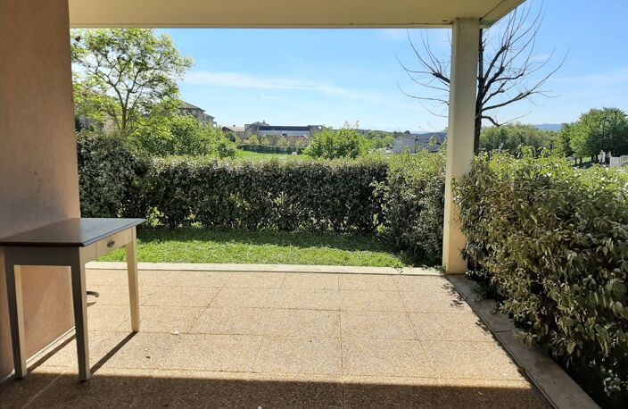 Location appartement 3 pièces 62 m² à L'Isle-d'Abeau (38080) — photo 2