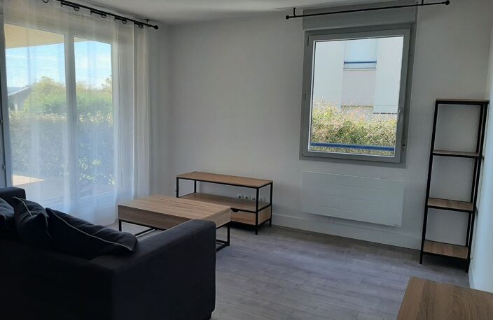 Location appartement 3 pièces 62 m² à L'Isle-d'Abeau (38080) — photo 3