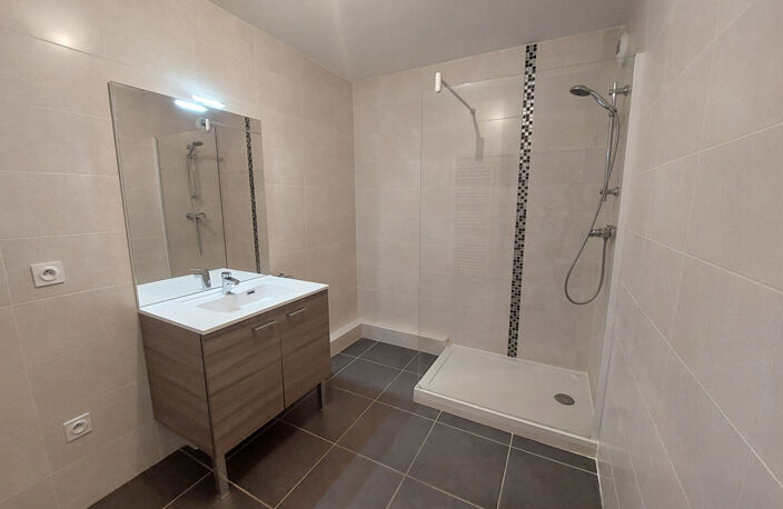 APPARTEMENT RECENT VOIRON - 2 pièce(s) - 56.76 m2 — photo 3