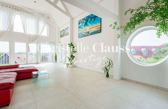 Maison de 374m2 + 215m2 d'annexes, avec piscine et 4 terrasses — photo 3