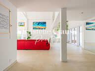Maison de 374m2 + 215m2 d'annexes, avec piscine et 4 terrasses — photo 4