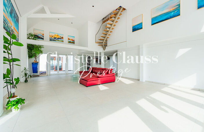 Maison de 374m2 + 215m2 d'annexes, avec piscine et 4 terrasses — photo 5