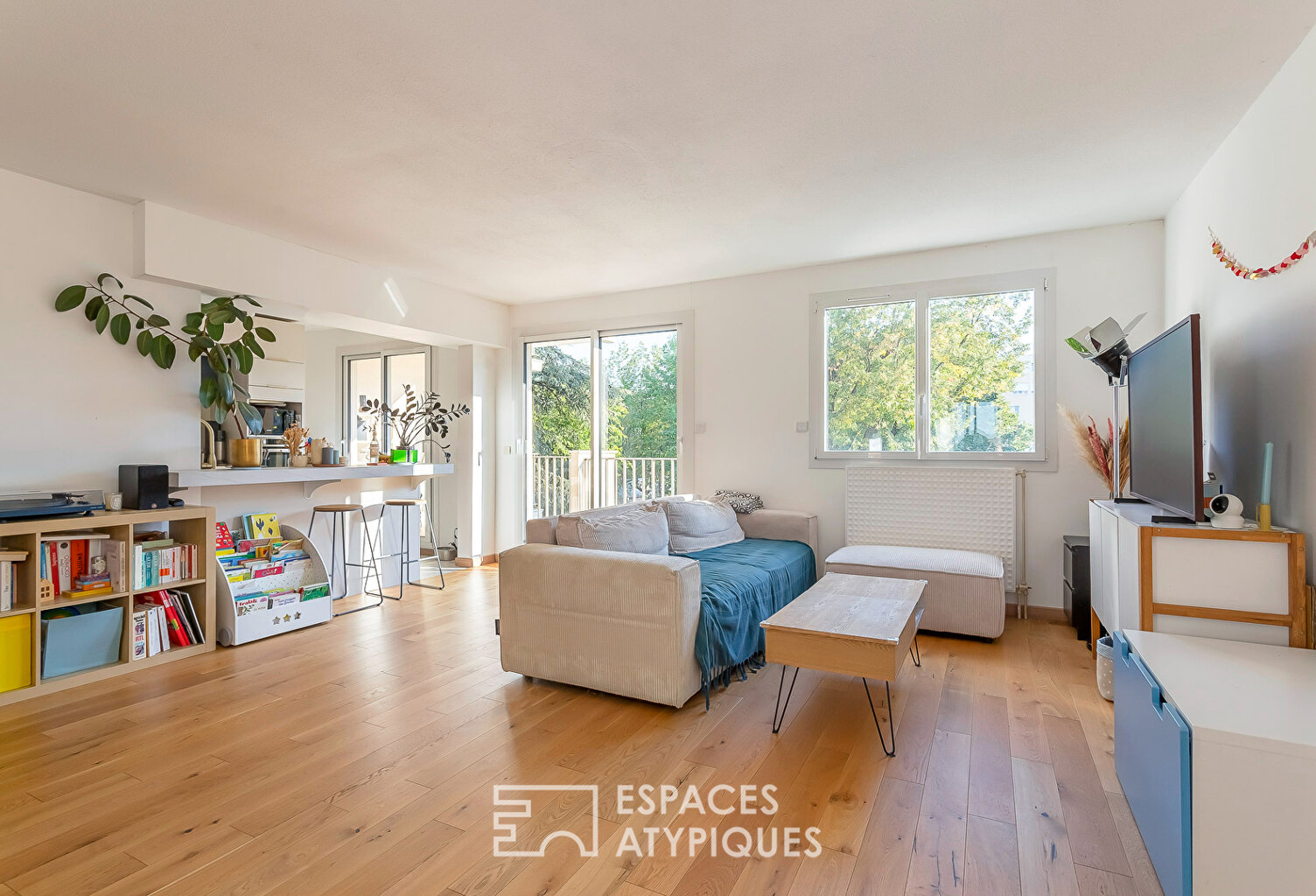 Appartement rénové dans résidence avec parc arboré et piscine. — photo 1