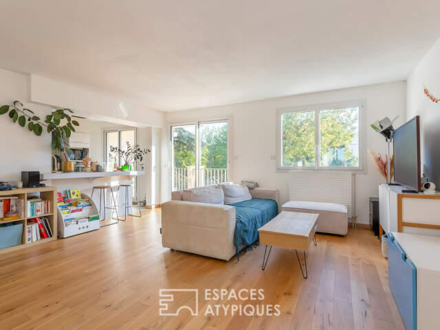 Appartement rénové dans résidence avec parc arboré et piscine. — photo du bien