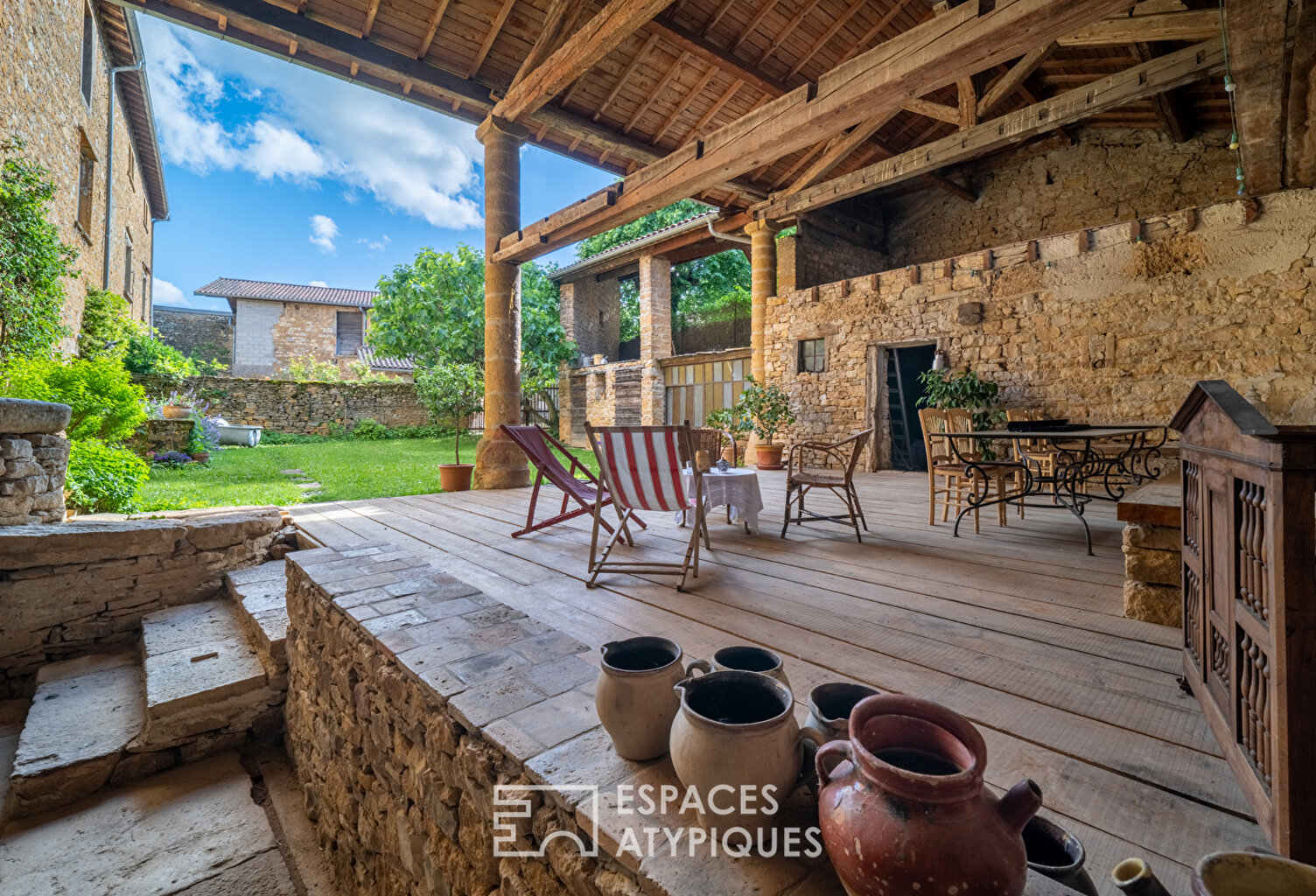 Maison de caractère du XVIIeme siècle au coeur des monts d'or — photo 1