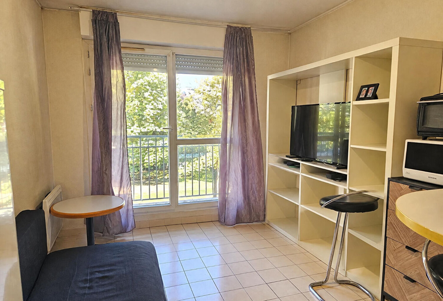Sudio meublé - balcon et parking — photo 1