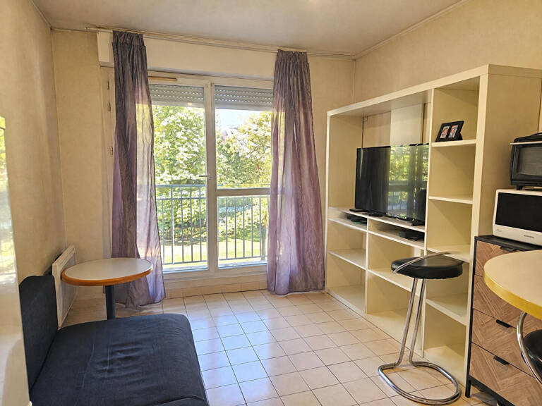 Sudio meublé - balcon et parking — photo 1