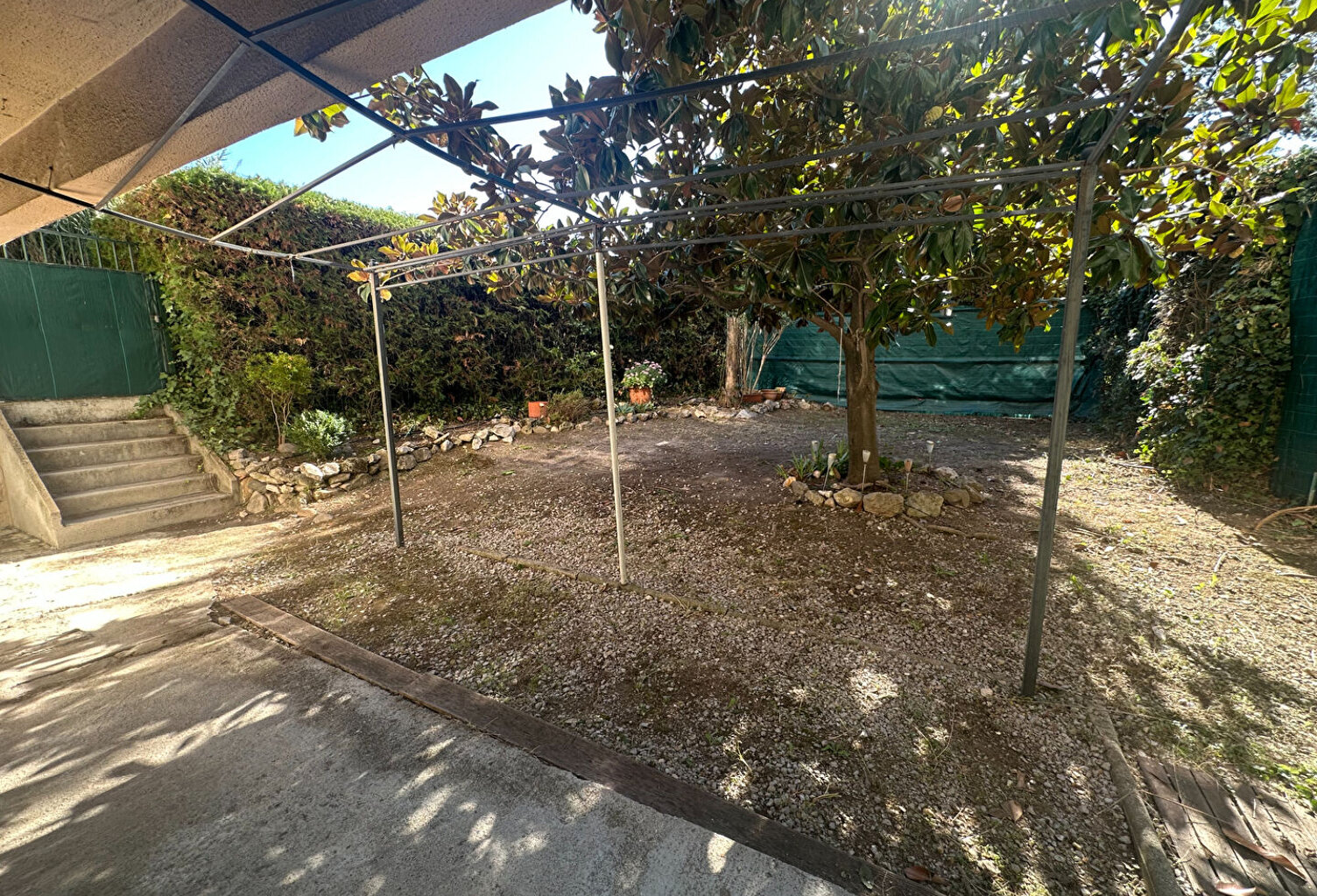 Vente Aix Qt Axium proche centre à pied LC Gestion vous propose cet appartement de type 2 avec terrasse,  jardin privatif, cave, parking. — photo 1