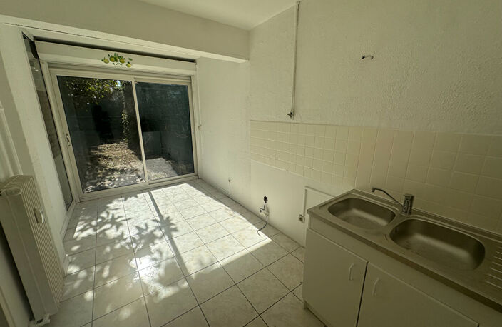 Vente Aix Qt Axium proche centre à pied LC Gestion vous propose cet appartement de type 2 avec terrasse,  jardin privatif, cave, parking. — photo 3