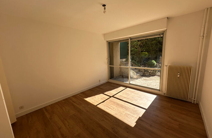 Vente Aix Qt Axium proche centre à pied LC Gestion vous propose cet appartement de type 2 avec terrasse,  jardin privatif, cave, parking. — photo 4