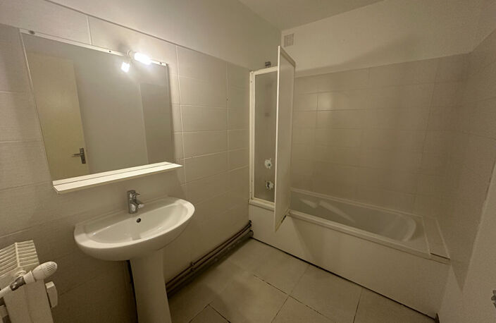 Vente Aix Qt Axium proche centre à pied LC Gestion vous propose cet appartement de type 2 avec terrasse,  jardin privatif, cave, parking. — photo 5