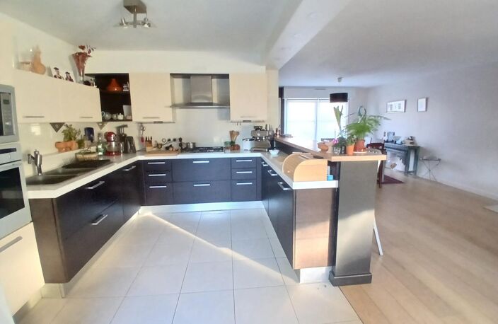 MAISON 3 CHAMBRES - BUREAU - GARAGE - PATIO ENSOLEILLE - POSSIBILITE DE SEMI PLAIN PIED — photo 5