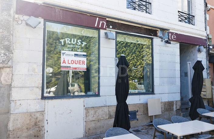 AUXERRE 4 QUAI DE LA RÉPUBLIQUE - LOCAL COMMERCIAL DE 51M² — photo 2
