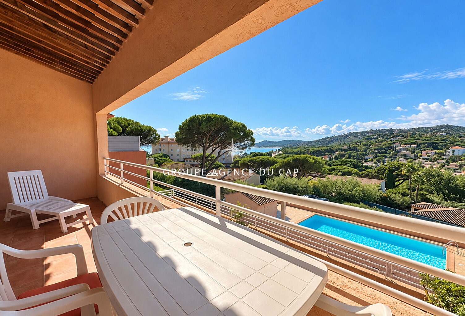 2 PIECES AVEC VUE MER DERNIER ETAGE AUX ISSAMBRES — photo 1