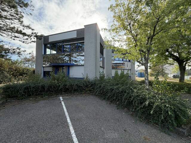 MIXTE ACTIVITES-BUREAUX à LOUER — photo du bien