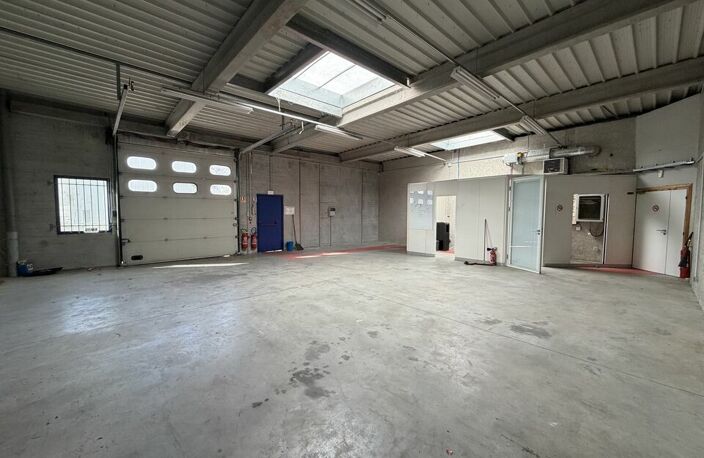 MIXTE ACTIVITES-BUREAUX à LOUER — photo 3
