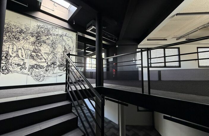 MIXTE ACTIVITES-BUREAUX à LOUER — photo 4