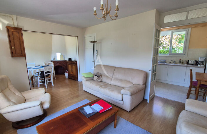 Maison à étage avec jardin clos et garage — photo 2